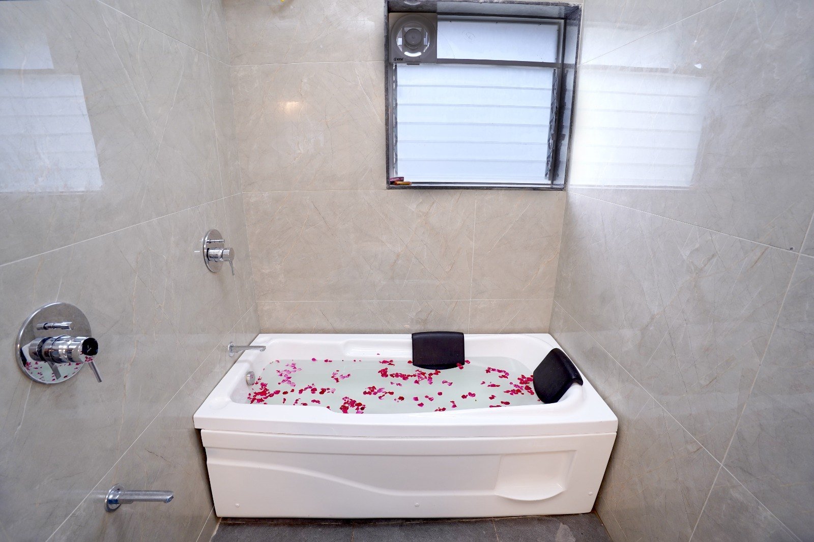 Bedrooms & Interiors - The Grand Vista